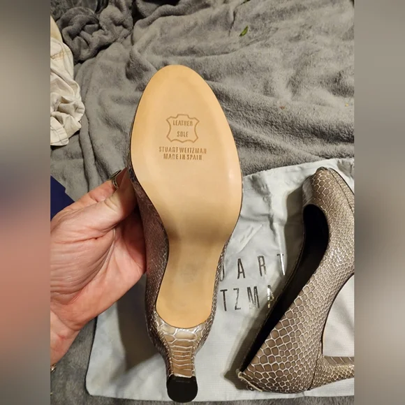 NIB Stuart Weitzman python-embossed peep-toe heels Size 7 - Picture 3 of 5